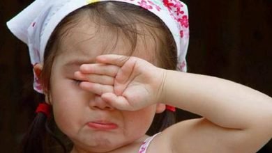 إذا دمعت العين مسحتها اليد