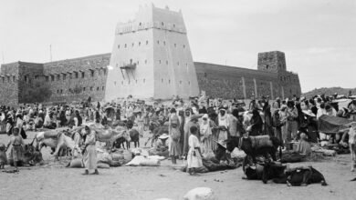 كنز ثمين من الصور يجعلنا نعيش داخل حقبة تاريخية من حياة الآباء والأجداد