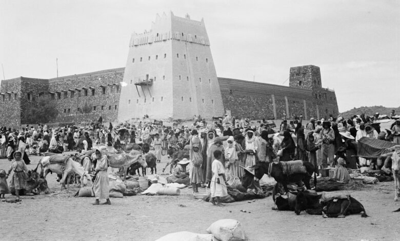 كنز ثمين من الصور يجعلنا نعيش داخل حقبة تاريخية من حياة الآباء والأجداد