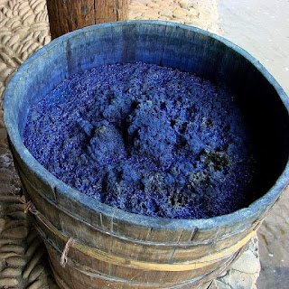 صناعة الأصباغ (النيلة) قديما