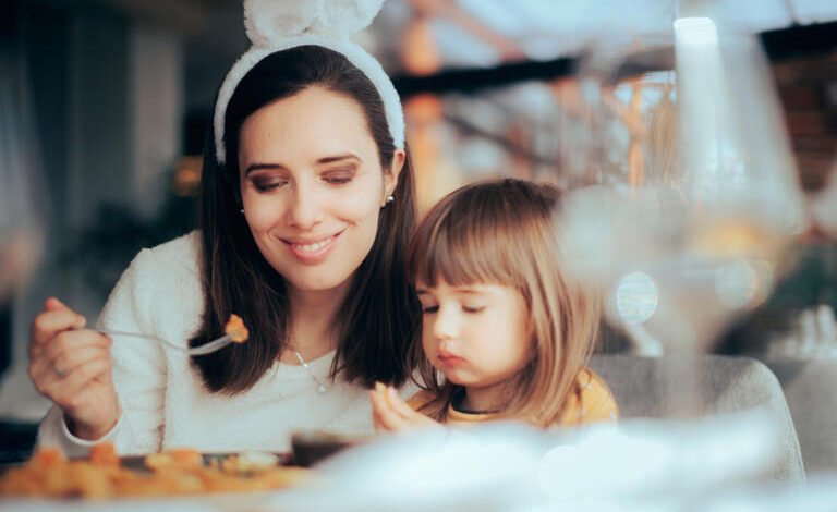 نصائح لتبقي حاضرة في حياة طفلك الأوّل بعد إنجاب الثاني