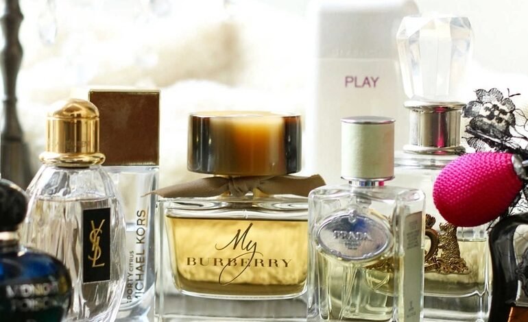 ما هي عائلات العطور وكيف يمكن التفريق بينها
