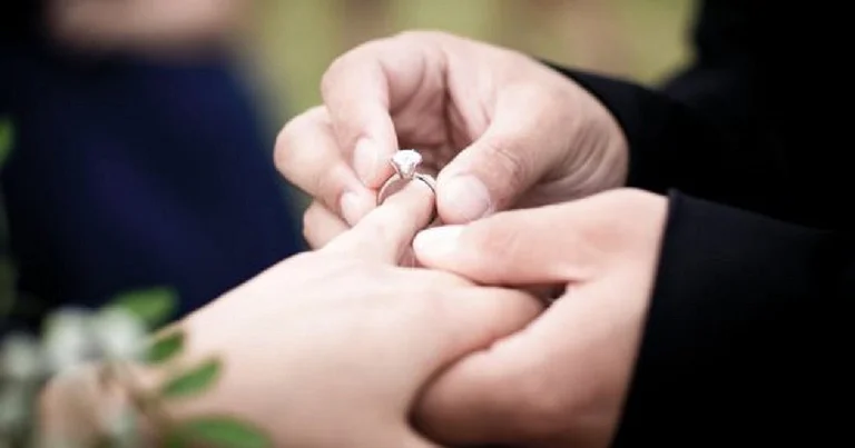 في الهند عقد زواج يفرض أغرب شروط على العريس