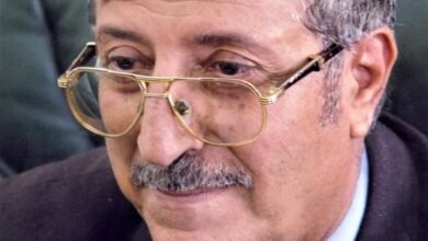 المقالح رثى نفسه قبل عام بـ أعلنتُ يأسي ورحل