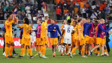 هولندا تنهي مغامرة أمريكا وتعبر