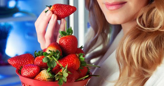 طريقة حفظ الفراولة في الثلاجة بدون ماء