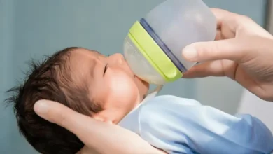 هل ترضعين مولودك الجديد لينام نصائح للتوقف عن ذلك