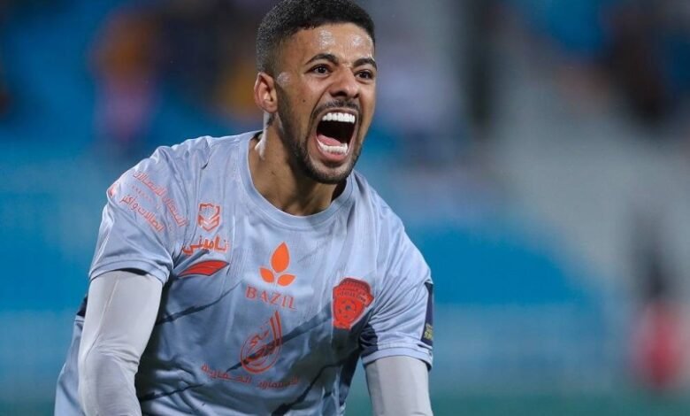 الفيحاء يتغلب على الهلال.. ويبلغ نهائي كأس السوبر السعودي