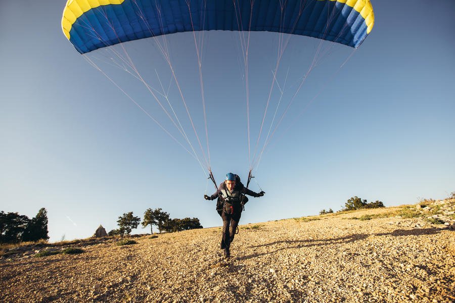 كل ما يجب معرفته قبل الاستمتاع برياضة القفز بالمظلات