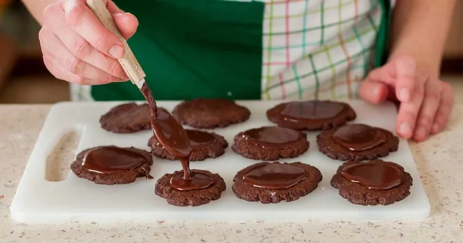 طريقة عمل كوكيز بالشوكولاته