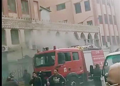 موقف إنساني لطبيب مصري بمستشفى يحترق