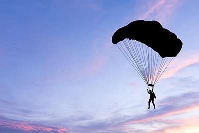 كل ما يجب معرفته قبل الاستمتاع برياضة القفز بالمظلات