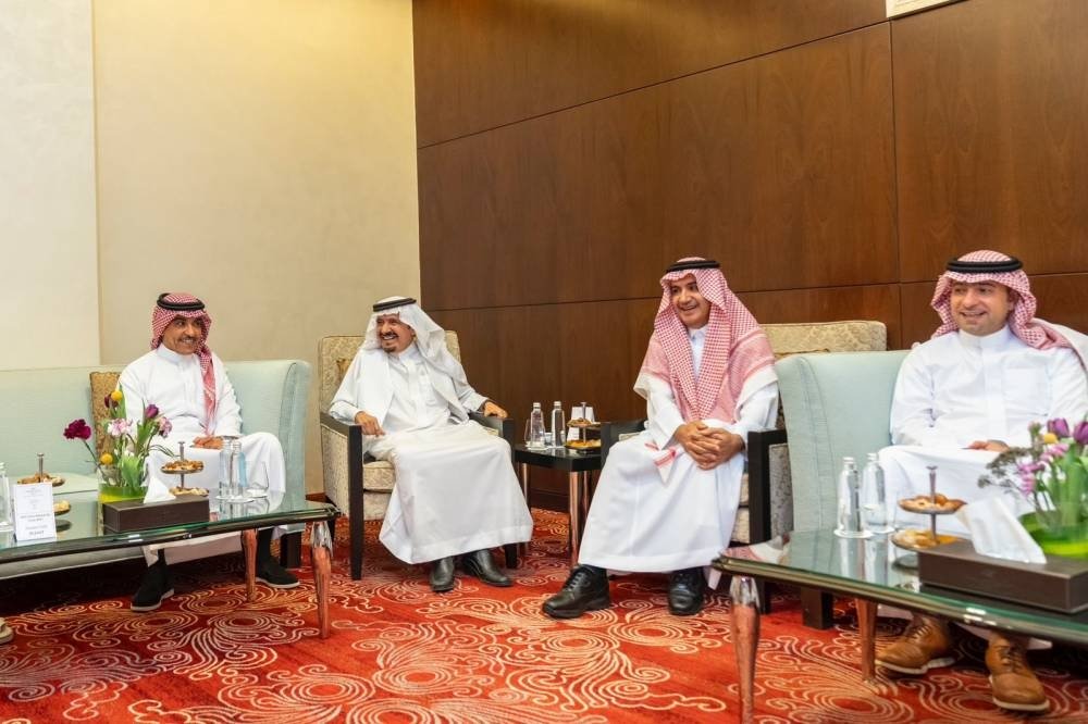 الوزير الدوسري يدعو لتشكيل «إعلام وطني»