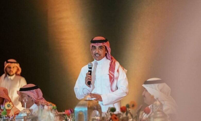 الوزير الدوسري يدعو لتشكيل «إعلام وطني»