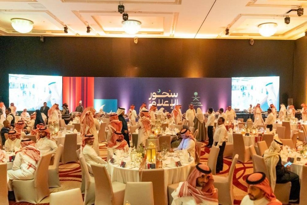 الوزير الدوسري يدعو لتشكيل «إعلام وطني»