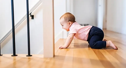 حوادث سقوط الطفل داخل المنزل وكيفية الوقاية منها