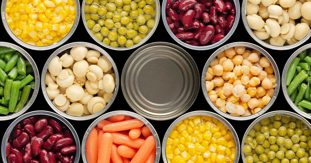 أيهما أفضل الأطعمة المجمدة أم المعلبة؟