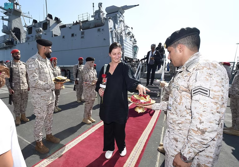 إنفاذًا لتوجيهات القيادة.. وصول مواطني المملكة وعدد من رعايا الدول من السودان