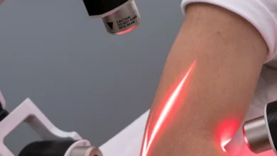 فوائد العلاج بالليزر وأضراره