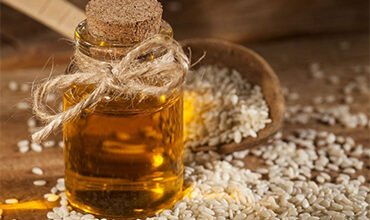 فوائد زيت السمسم للشعر وكيفية استخدامه