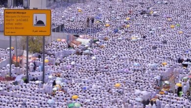 بِـيـضُ الـثـيابِ لـهُـم (أمُّ الـقُرى) هـتفتْ