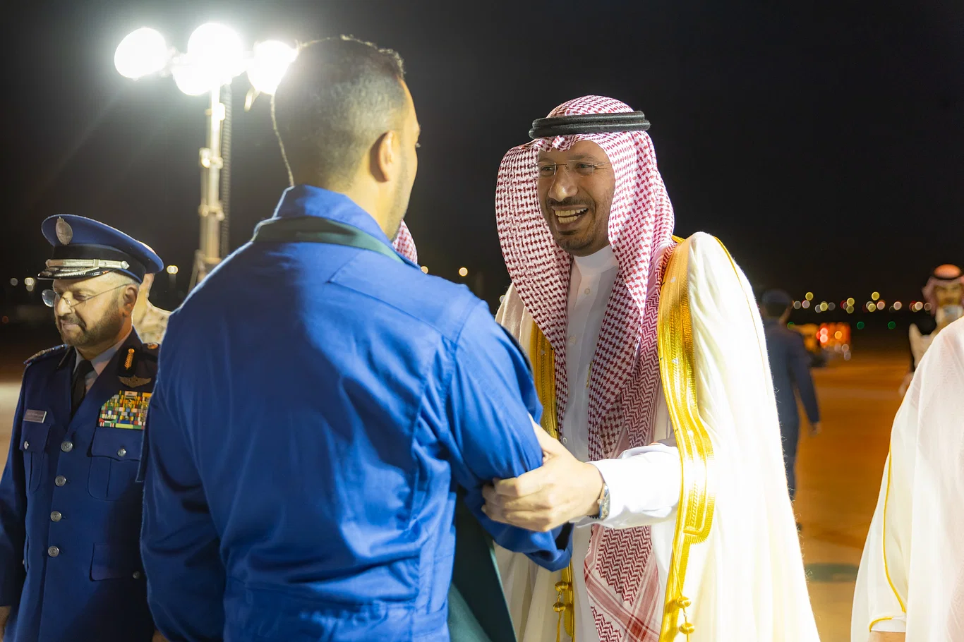 بعد نجاح المهمة العلمية.. روَّاد الفضاء السعوديون يصلون إلى أرض الوطن