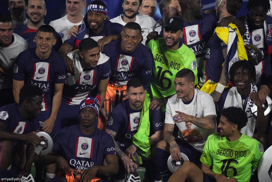 ليلة وداع ميسي باريس يتوج بلقب الدوري الفرنسي