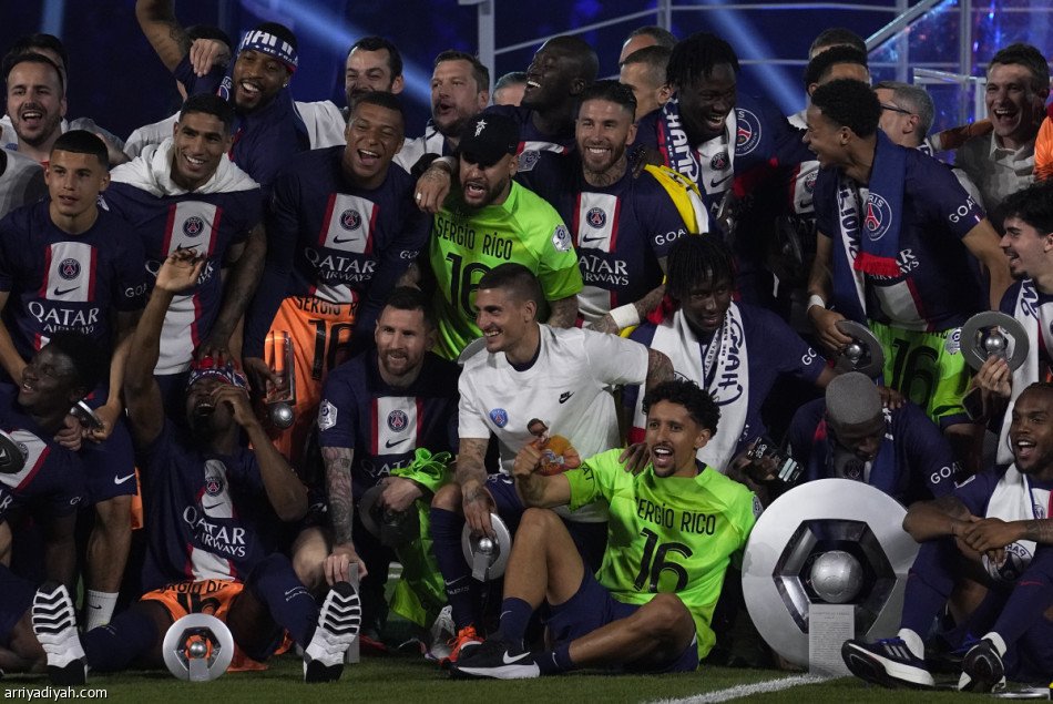 ليلة وداع ميسي باريس يتوج بلقب الدوري الفرنسي