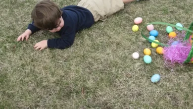 ماذا يعني استفراغ الطفل بعد سقوطه؟