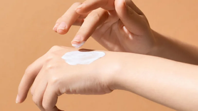 لأيادي ناعمة وشابة طبقي هذا الروتين في الليل