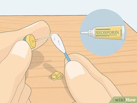 كيفية تنظيف ثقب الأذن