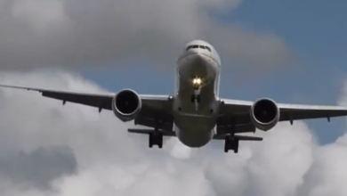 فيديو لكابتن سعودي يهبط بالطائرة وسط رياح قوية في مطار هيثرو