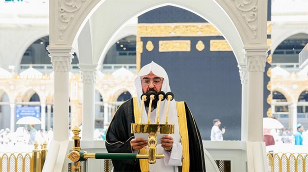 خطيب الحرم المكي: لا يجوز النيل من العلماء السابقين والمعاصرين واتهامهم في عقائدهم