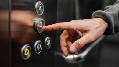 ماذا تفعل لو تعطل المصعد أثناء وجودك داخله؟
