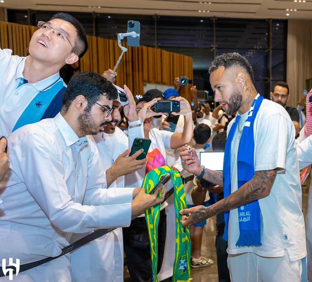 بالصور نيمار يصل الرياض تمهيدًا للالتحاق بنادي الهلال