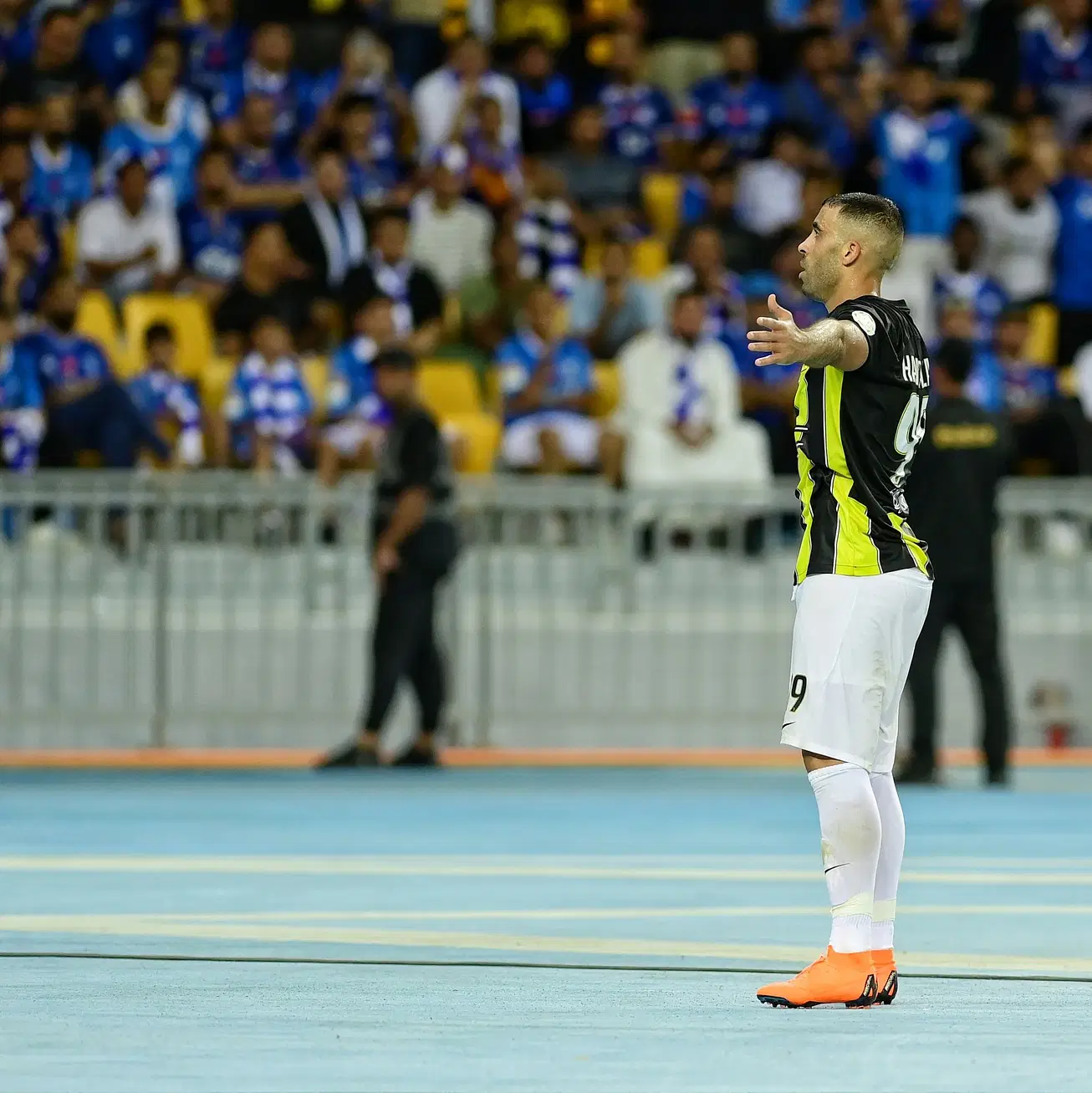 الهلال يحسم الكلاسيكو بريمونتادا مثيرة