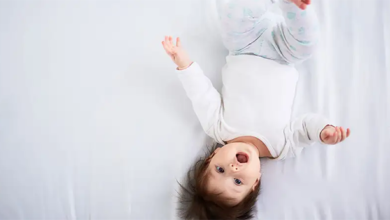 كيف يعبر الطفل عن مشاعره بالحركات؟