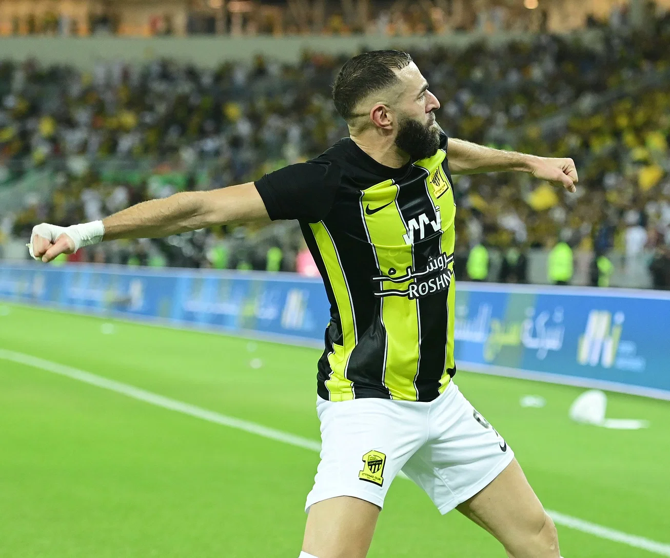 الهلال يحسم الكلاسيكو بريمونتادا مثيرة