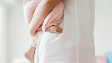 أسباب ألم أسفل الظهر بعد الولادة ونصائح للتخلّص منه