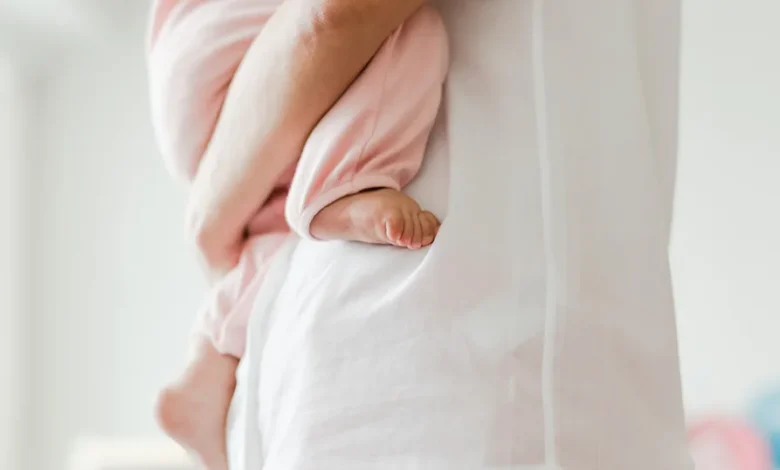 أسباب ألم أسفل الظهر بعد الولادة ونصائح للتخلّص منه