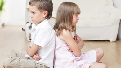 التعامل مع غيرة الطفل من إخوته