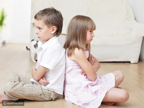 التعامل مع غيرة الطفل من إخوته