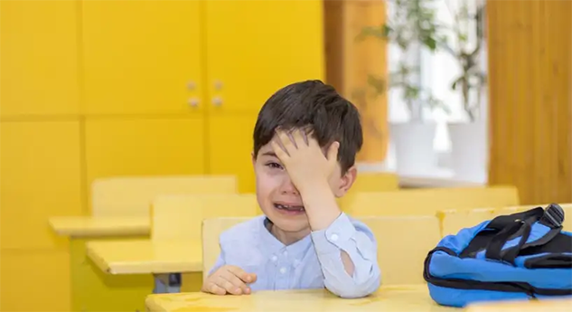 ٥ نصائح للتعامل مع نوبات بكاء طفلك قبل الذهاب إلى المدرسة