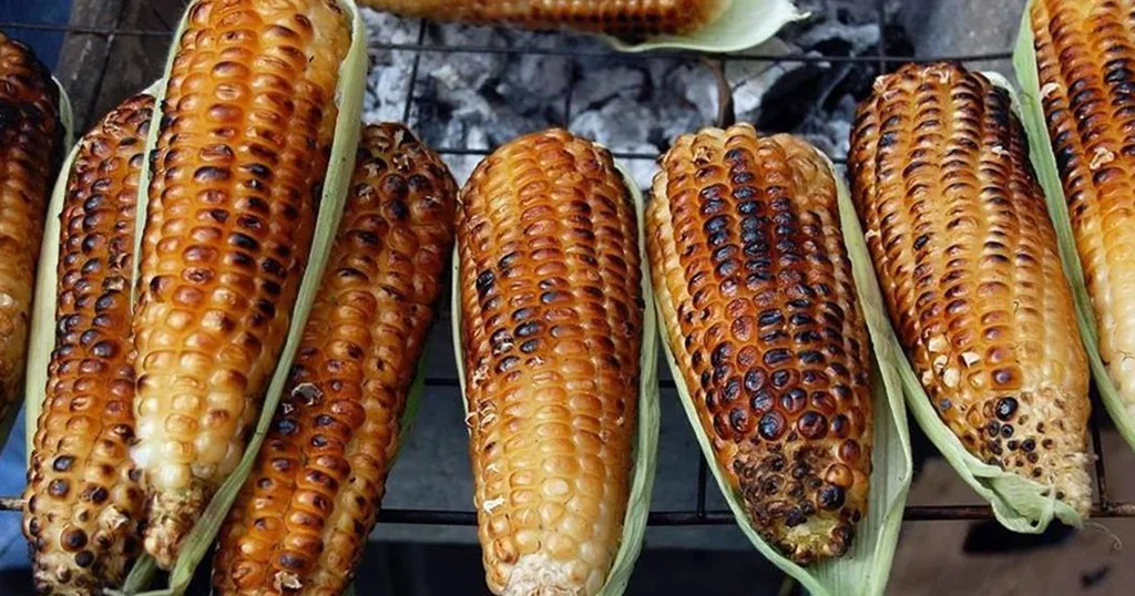 مشروبات ومأكولات تكتسح بسطات الشوارع في موسم الشتاء في السعودية