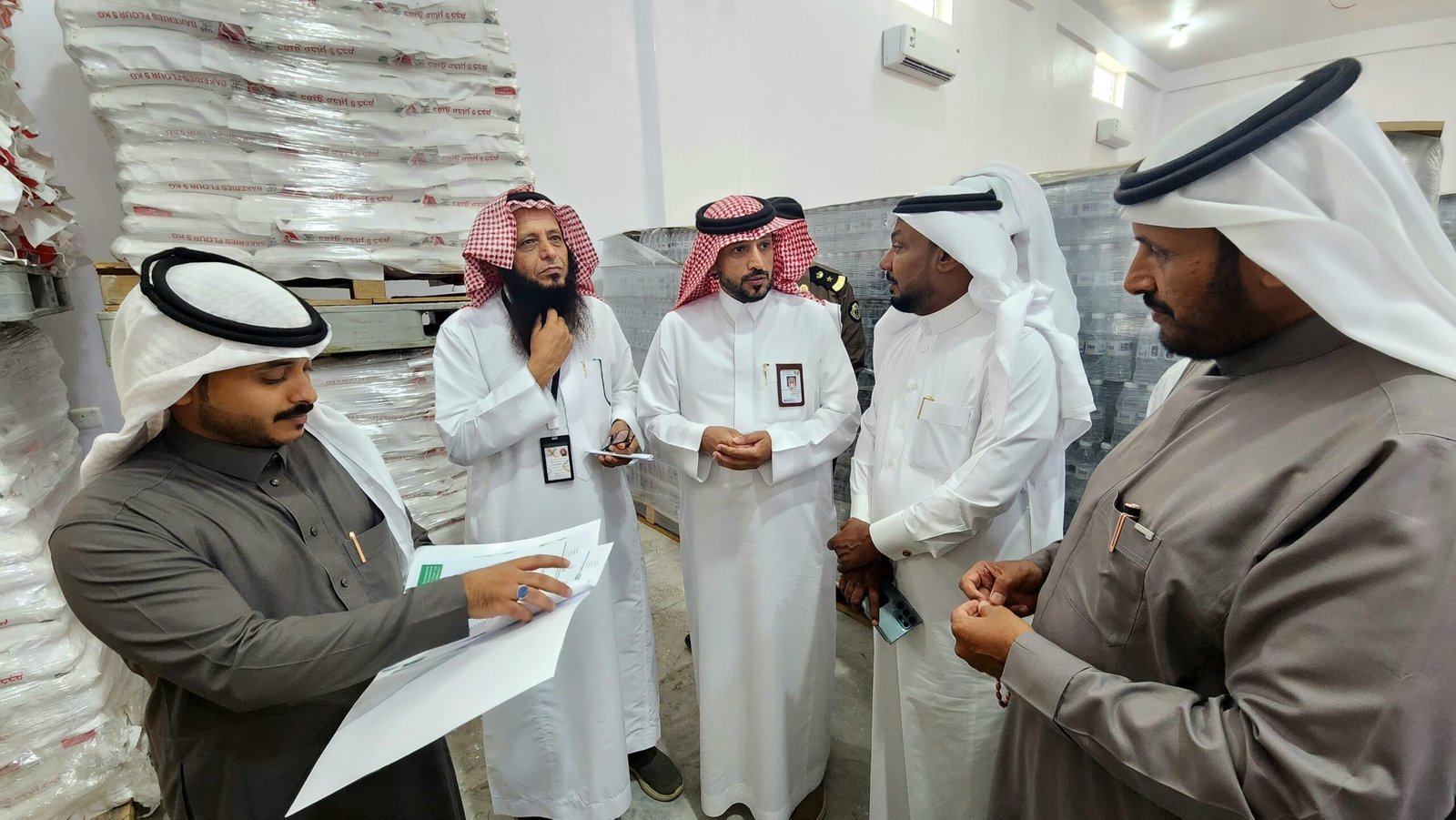 محافظ فيفاء يفتتح مستودع جمعية البر الخيرية بحقو فيفاء