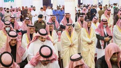 أمير الرياض يؤدي صلاة الميت على العنود بنت سعود ووالدة الجوهرة بنت عبدالله بن محمد