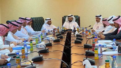 محافظ فيفاء يعقد جلسة المجلس المحلي