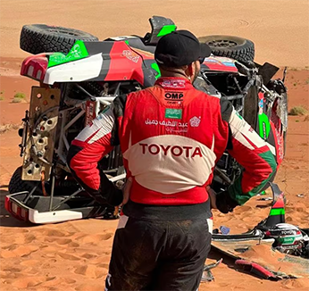 رالي داكار السعودية 2024 حادث انقلاب يعصف بأحلام الراجحي الإسباني ساينز يعود للصدارة والعطية يتراجع للثالث
