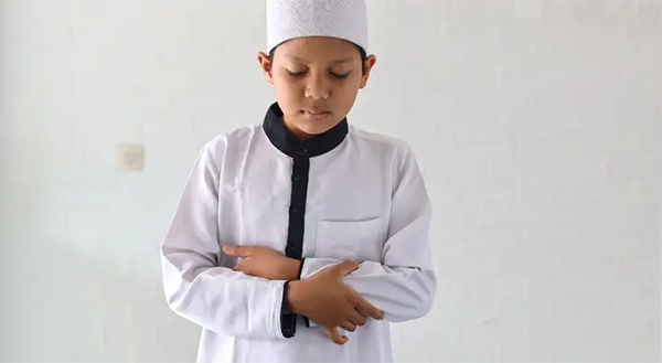 حيل بسيطة لتدريب طفلكِ على صيام شهر رمضان وأداء جميع الشعائر الدينيّة المُستحبّة