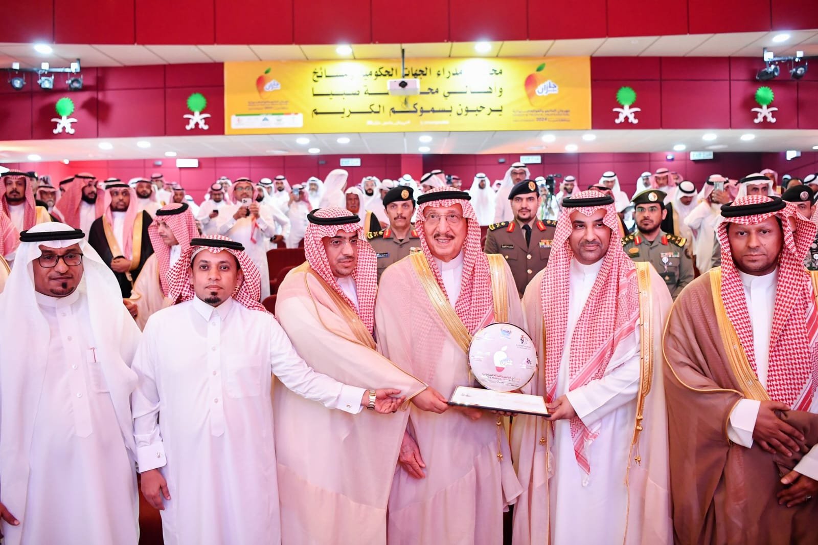 أمير جازان يُدشّن مهرجان المانجو و الفواكه الاستوائية الـ 20 بمحافظة صبيا